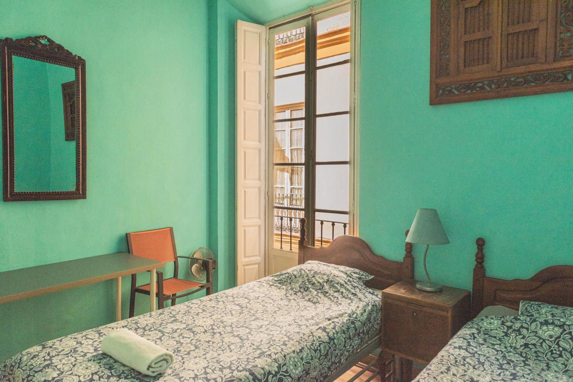 Private Rooms In Historic Building On The Square 马拉加 外观 照片