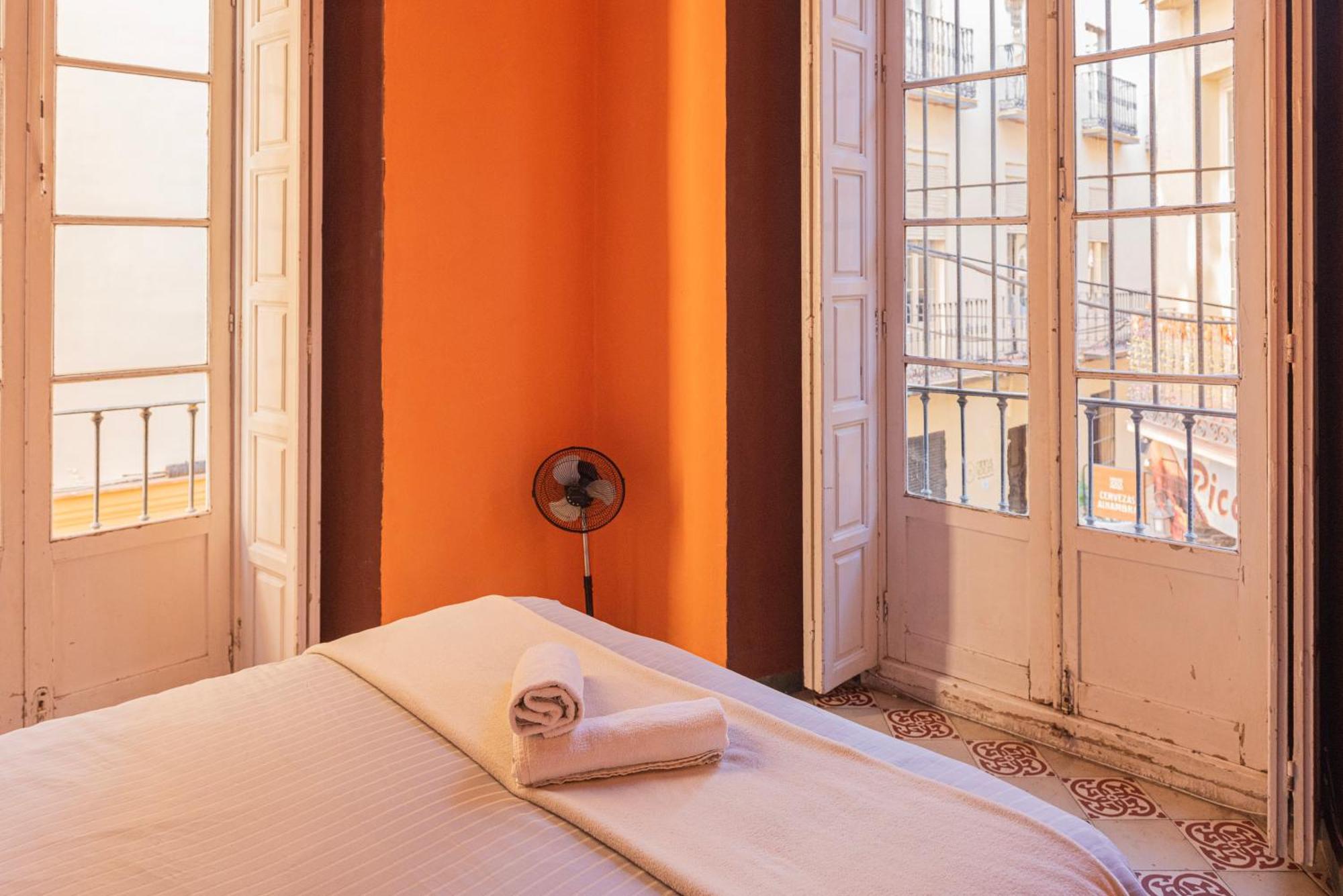 Private Rooms In Historic Building On The Square 马拉加 外观 照片